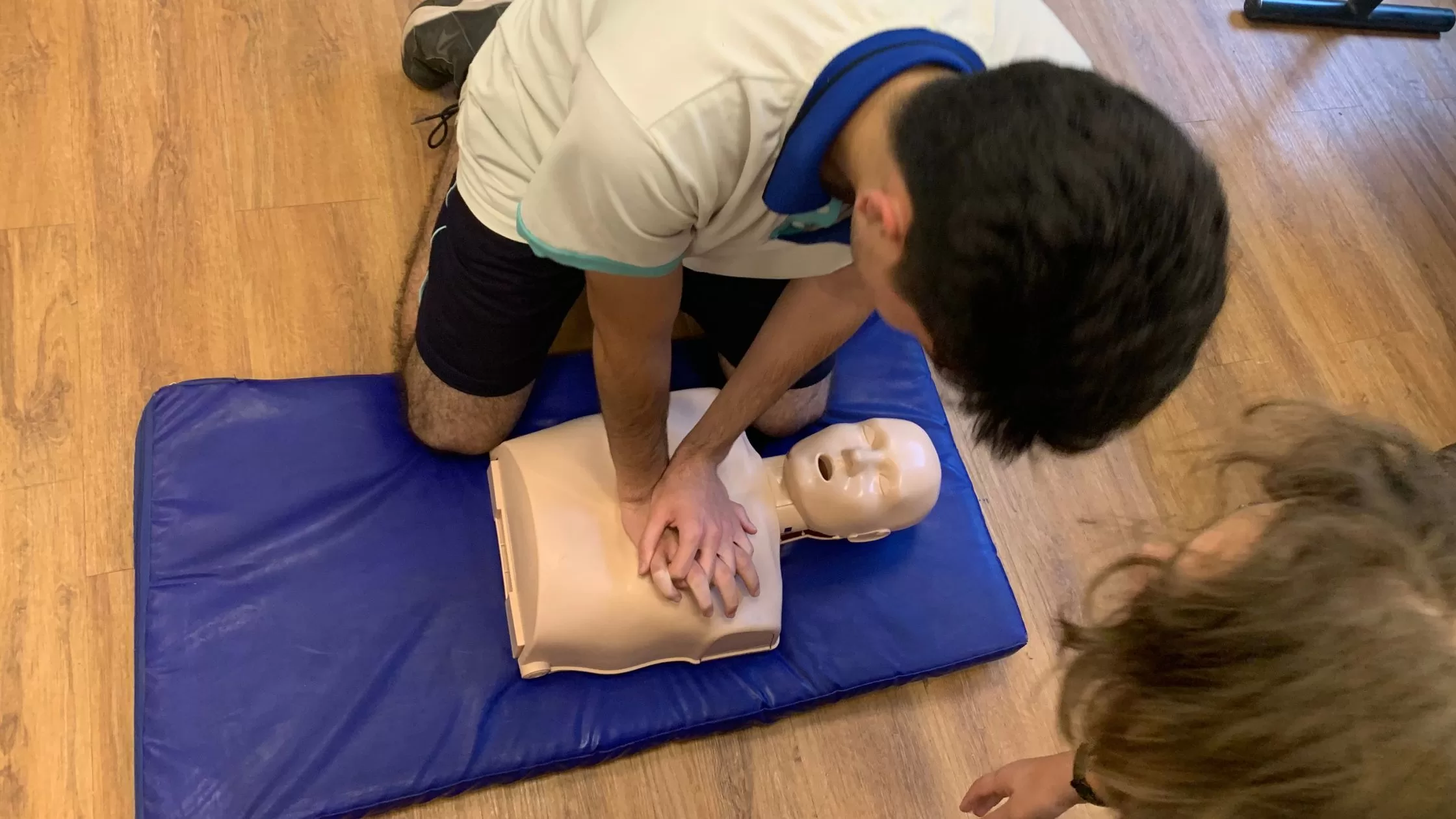 CURSO VIRTUAL DE PRIMEROS AUXILIOS – CERTIFICADO INMEDIATO - CENTRO DE  FORMACIÓN VIRTUAL - Popayán Cauca Pasto Nariño Cali Valle del Cauca Neiva  Huila Mocoa Putumayo Medellín Antioquia Santa fe de Bogotá, image size:2240x1260